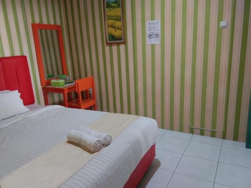Hotel Krui Syariah Экстерьер фото