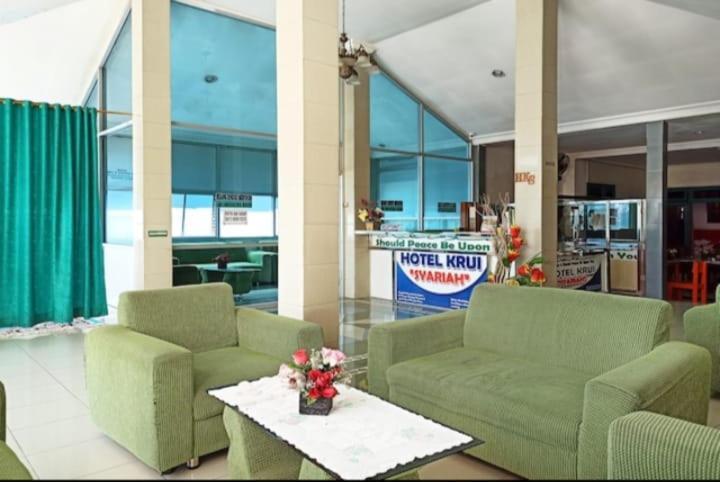 Hotel Krui Syariah Экстерьер фото